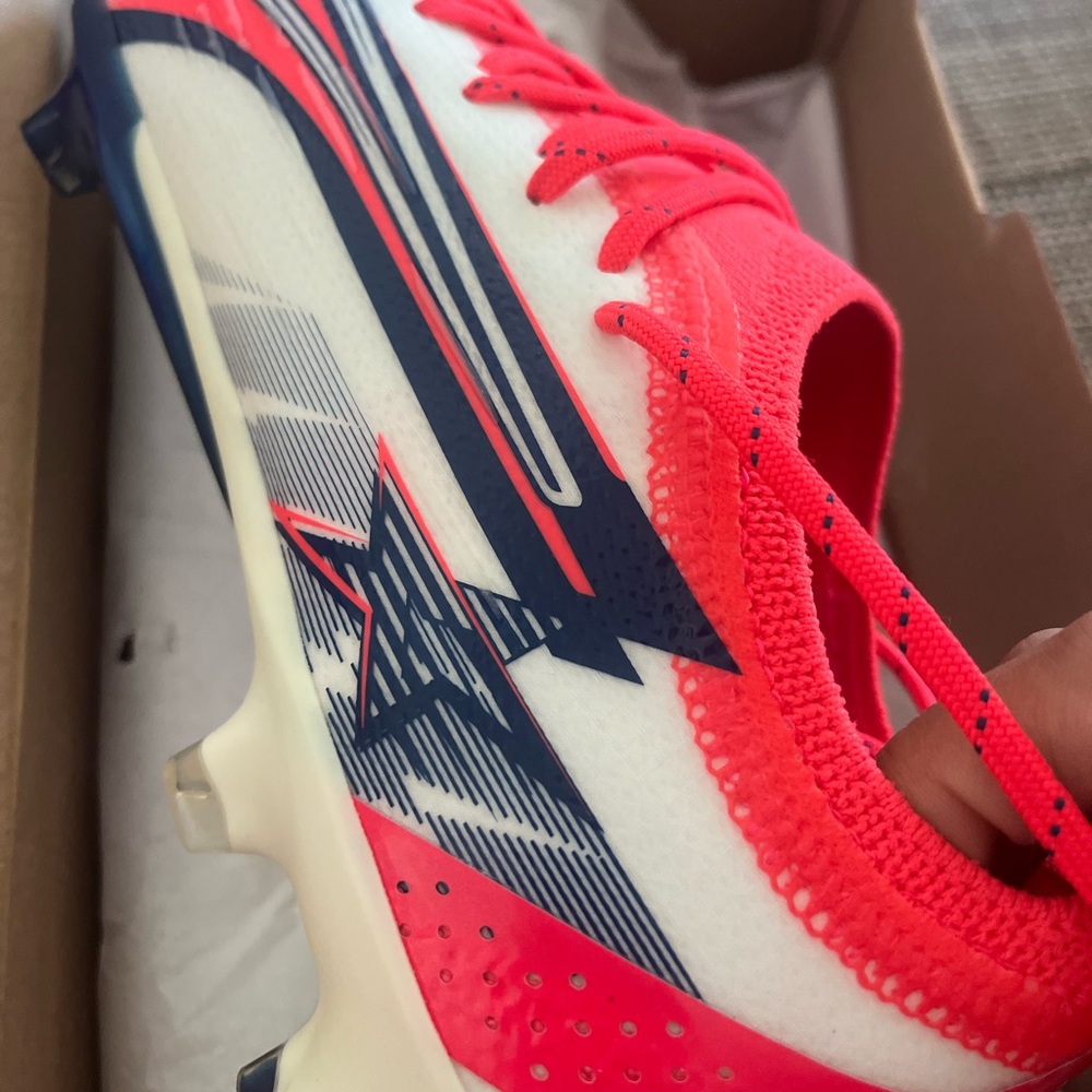 Puma NWT cleats. MEN  sz.10.5